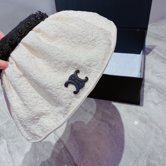 Celine hat
